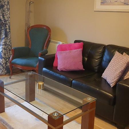 Town Centre Apartment Трим Екстериор снимка