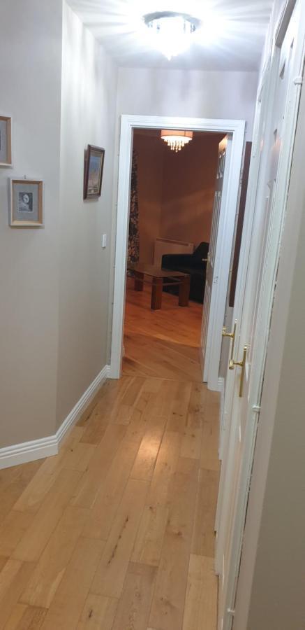 Town Centre Apartment Трим Екстериор снимка