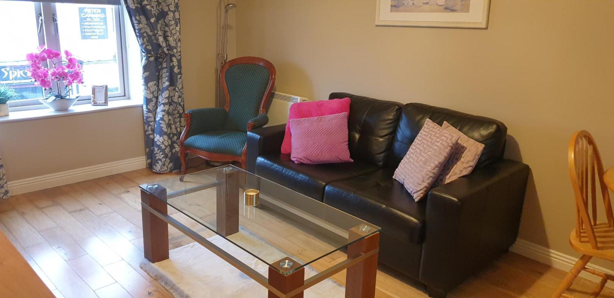 Town Centre Apartment Трим Екстериор снимка