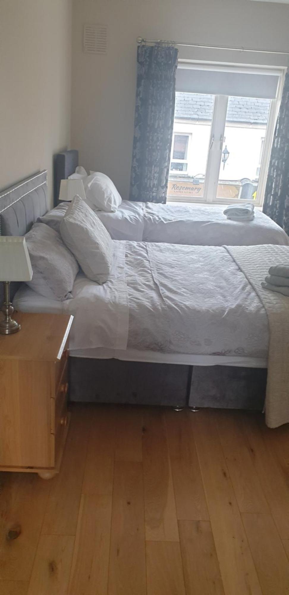 Town Centre Apartment Трим Екстериор снимка